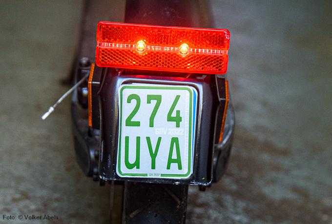Versicherungskennzeichennzeichen sind für E-Scooter im Straßenverkehr vorgeschrieben